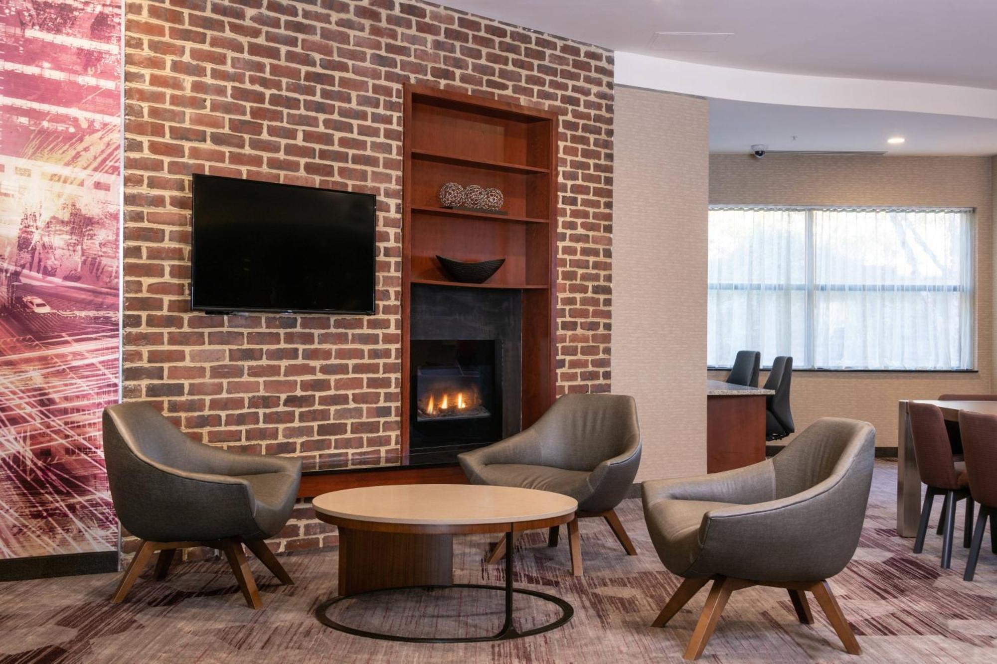 Courtyard By Marriott Newark-University Of Delaware Екстериор снимка
