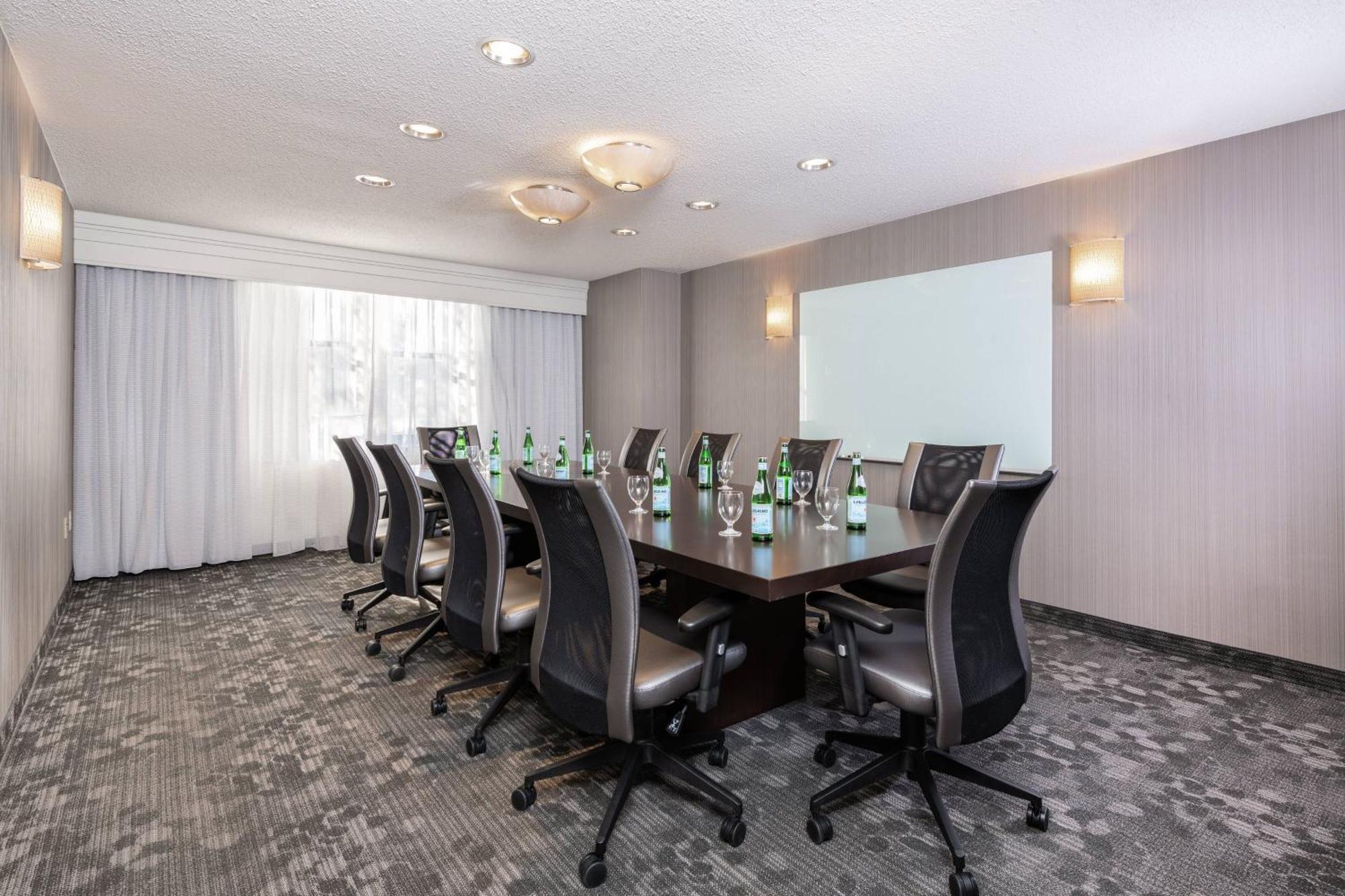 Courtyard By Marriott Newark-University Of Delaware Екстериор снимка