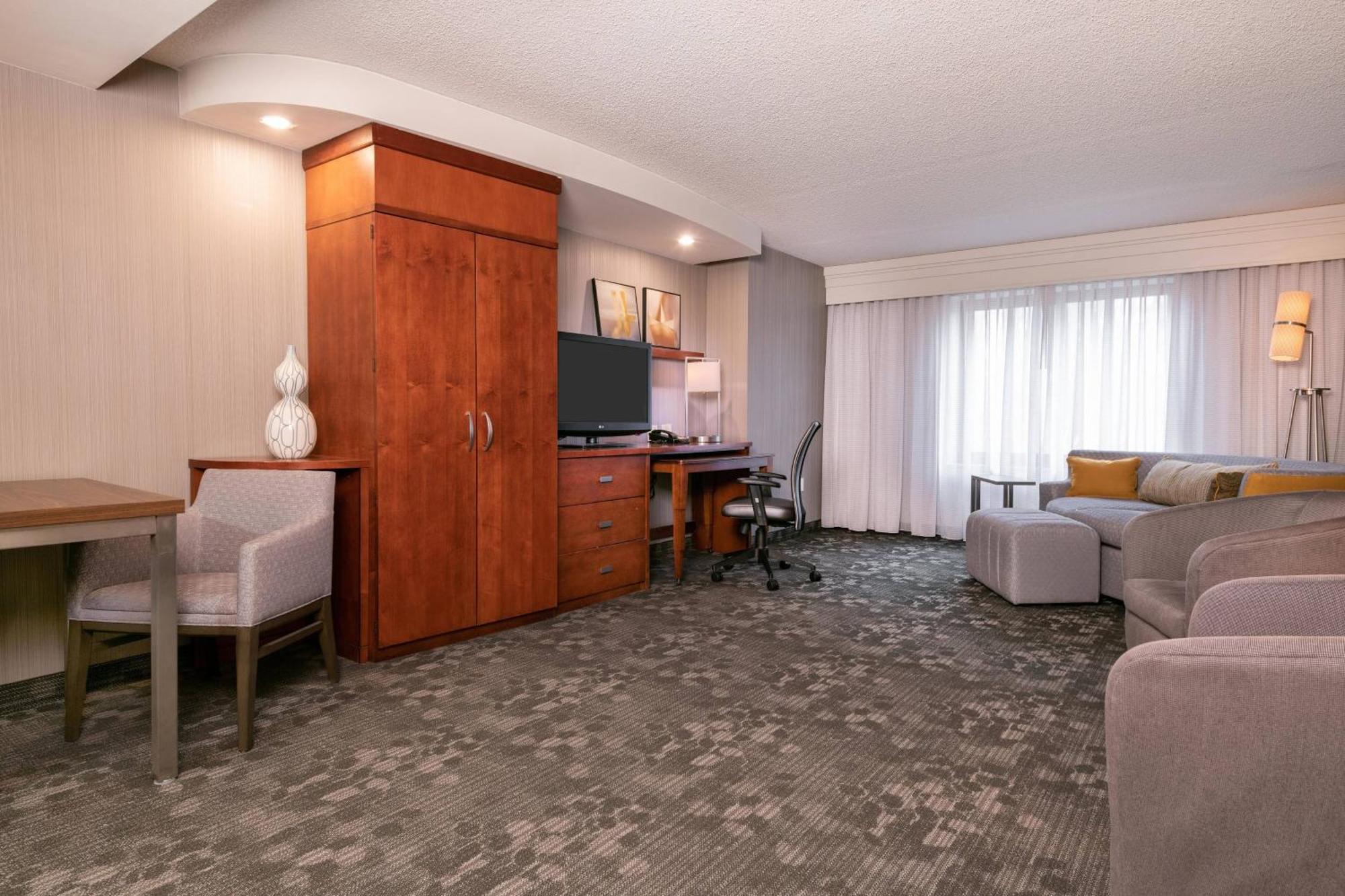 Courtyard By Marriott Newark-University Of Delaware Екстериор снимка