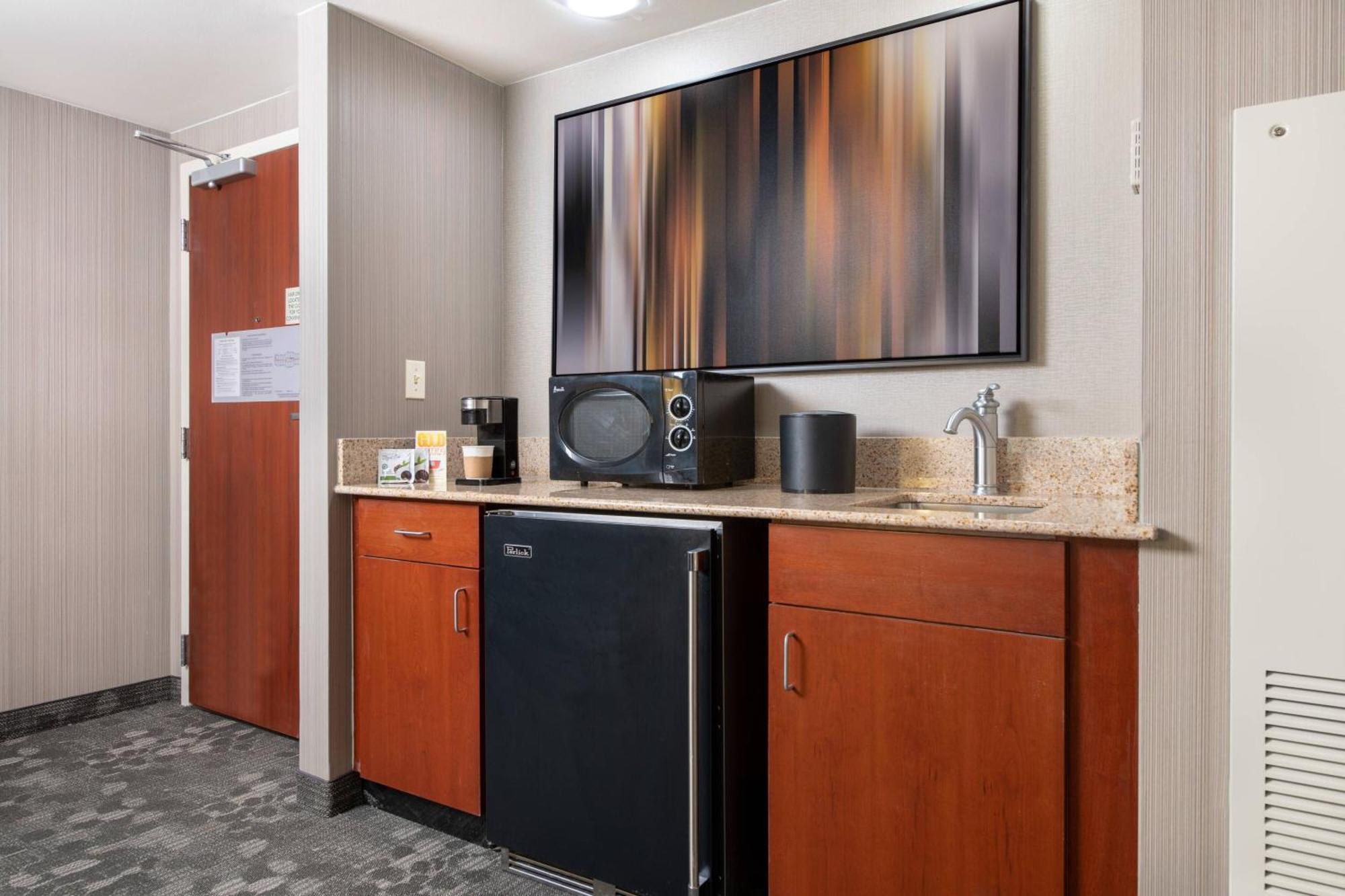 Courtyard By Marriott Newark-University Of Delaware Екстериор снимка