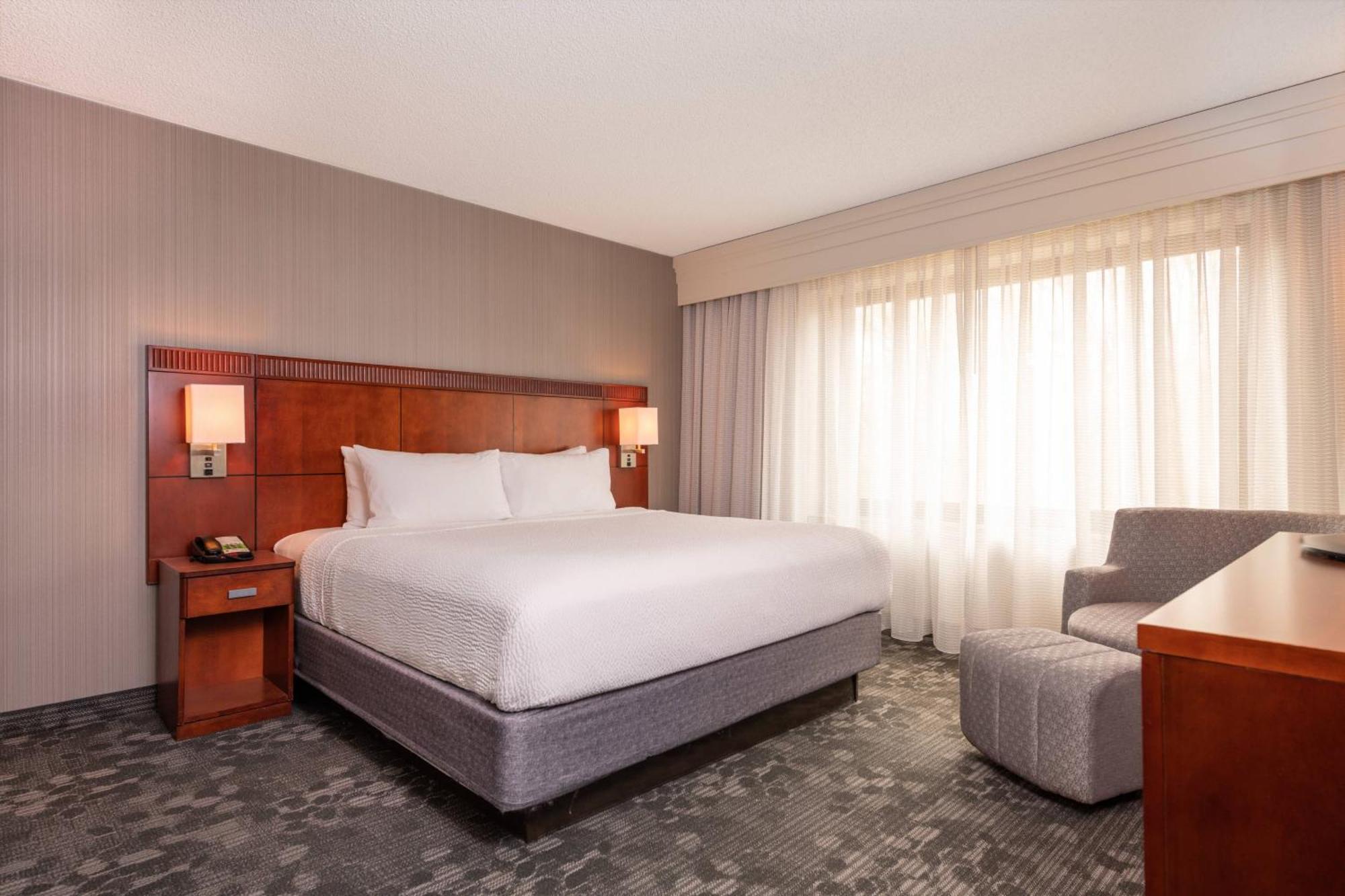 Courtyard By Marriott Newark-University Of Delaware Екстериор снимка