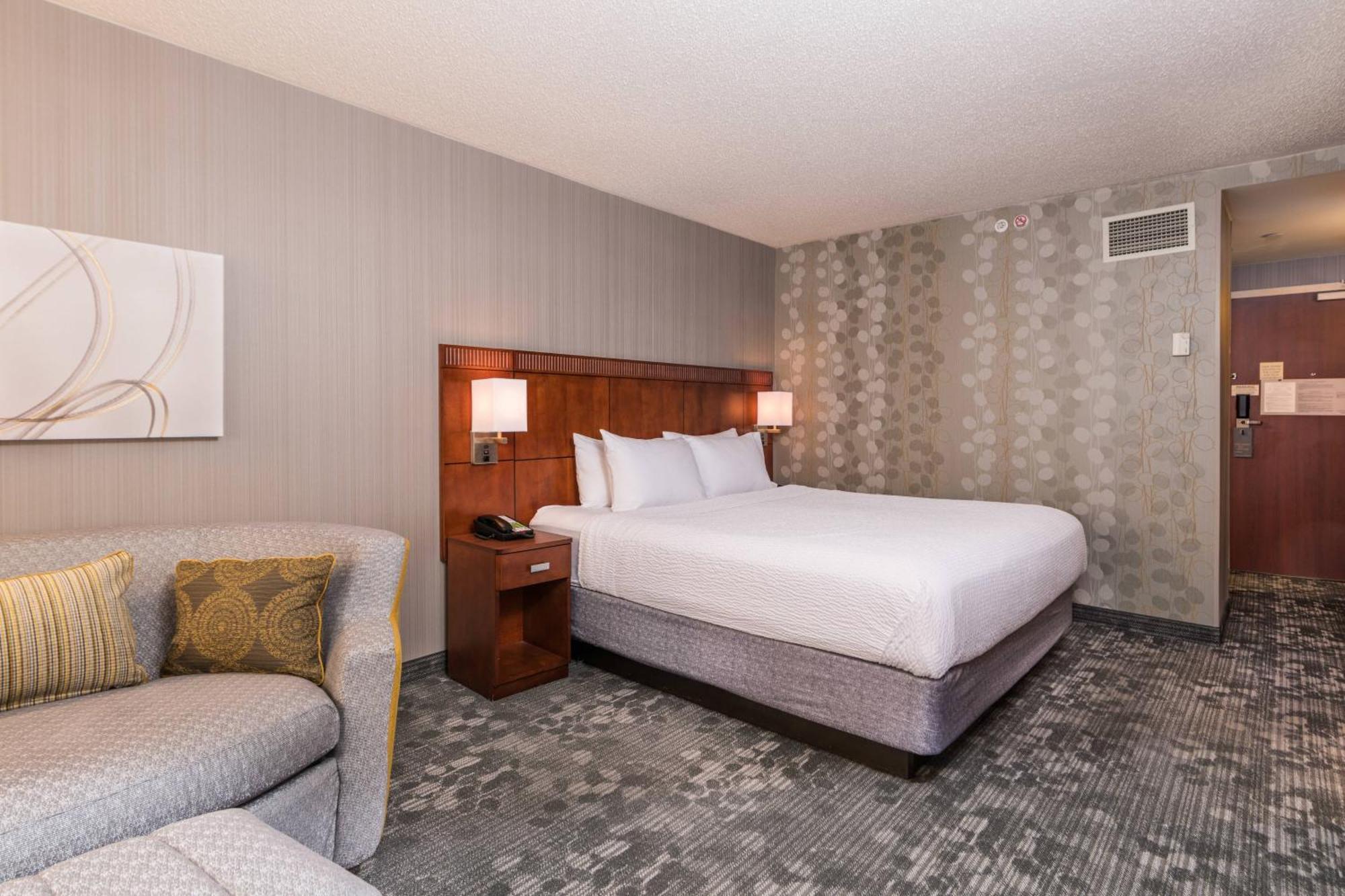 Courtyard By Marriott Newark-University Of Delaware Екстериор снимка